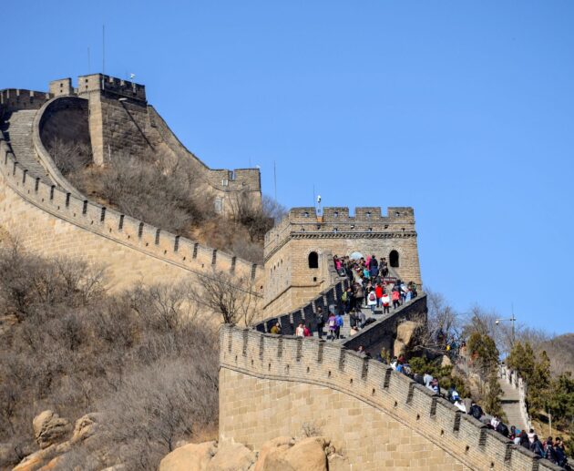 badaling-china-tourists-visiting-the-great-wall